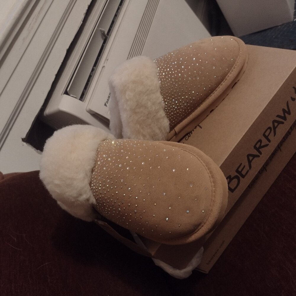 Bearpaw women's size 12 NIB Loki Exotic